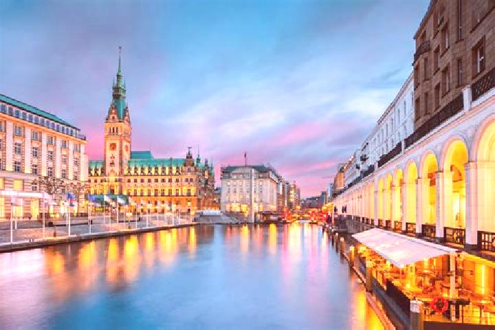 Elizabeth, 29 — Escort in Hamberge, Germany
