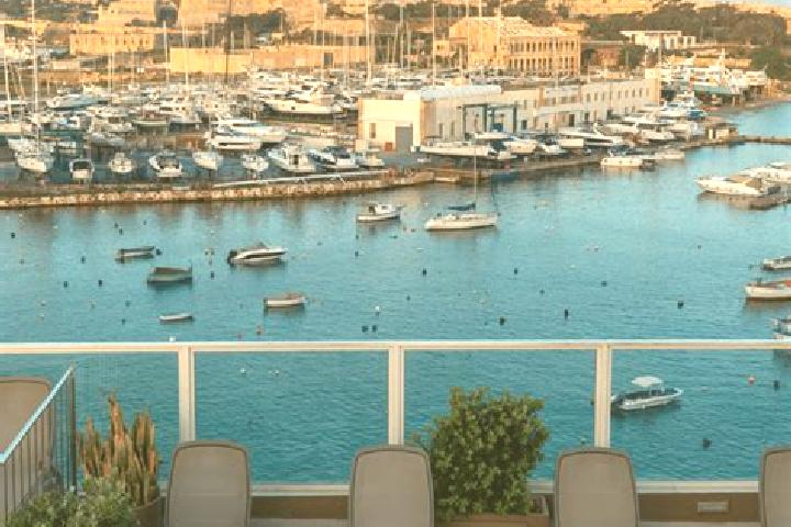 Elizabeth, 29 — Escort in Luqa, Malta