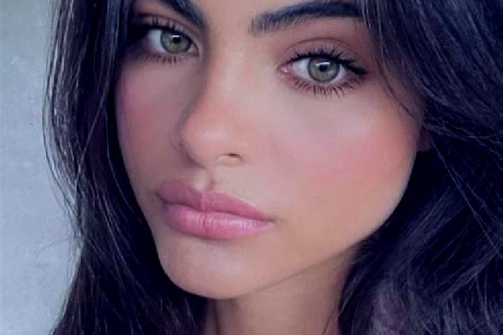 Elizabeth, 30, a auburn green-eyed indian companion based in Segbere. Offering Tantra, Overnight, CIM, Dinner Date, Erotic Massage. Available for incall and ...