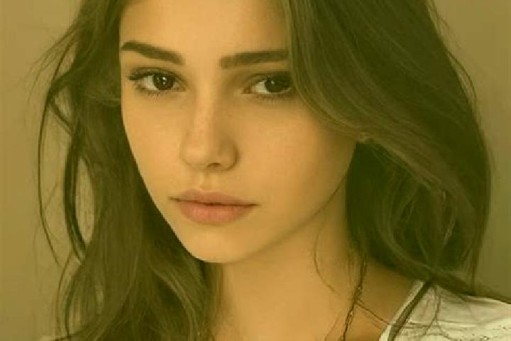 Elizabeth, 30, a chestnut hazel-eyed slavic companion based in Wojciechowice. Offering Roleplay, Girlfriend Experience, Dinner Date, Overnight, Domination. A...