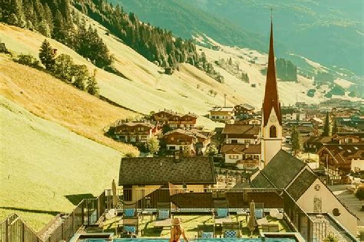 Elizabeth, 30 — Escort in Kaltenbach, Austria
