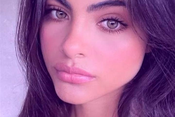 Elizabeth, 31, a black hazel-eyed european companion based in Northmead. Offering Couples, Dinner Date, Overnight, A-Level, BDSM. Available for incall and ou...