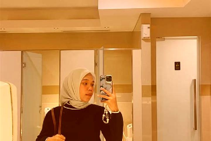 Elizabeth, 31 — Escort in Tehoru, Indonesia