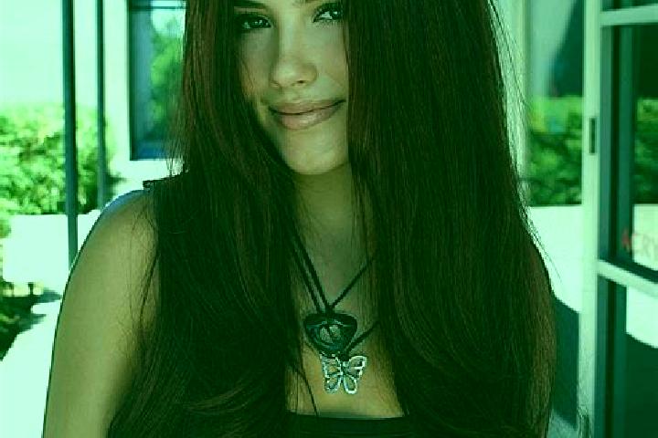 Elizabeth, 32, a auburn dark-eyed latina companion based in Yurigaoka. Offering A-Level, Roleplay, OWO. Available for incall and outcall, day and evening dates.