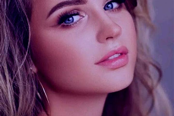 Elizabeth, 32, a dark blonde blue-eyed indian companion based in Santa Maria la Alta. Offering Tantra, Roleplay, BDSM. Available for incall and outcall, day ...