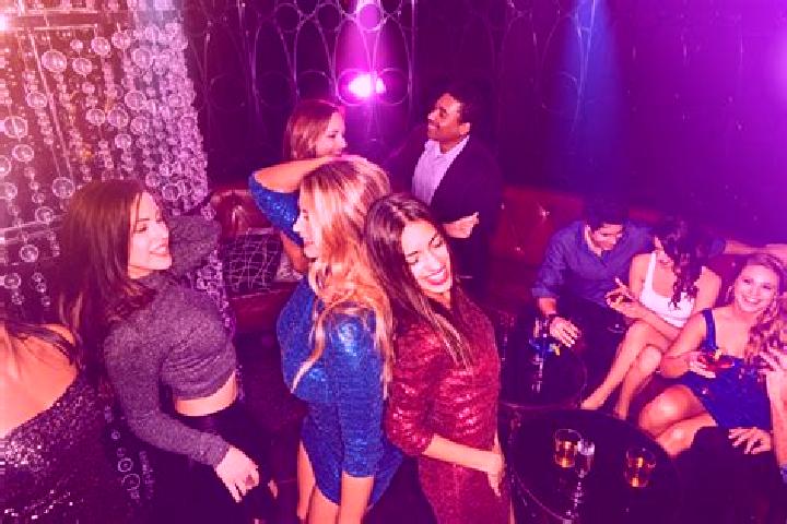 Elizabeth, 32, a red grey-eyed mixed companion based in Esmeraldas. Offering Party Girl, Couples, Erotic Massage. Available for incall and outcall, day and e...
