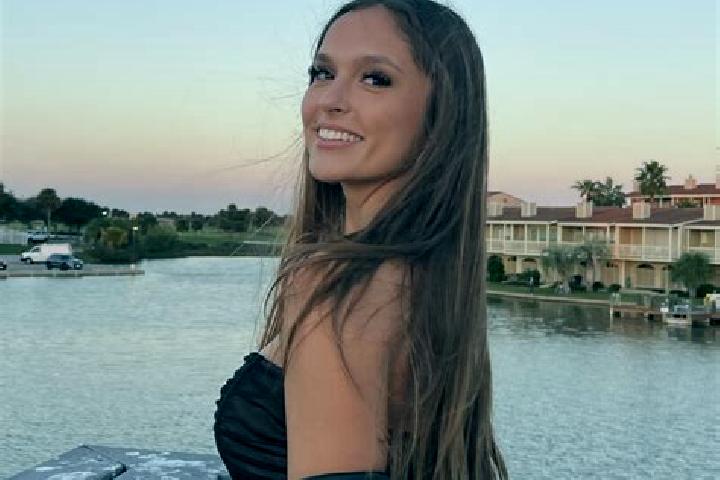 Elizabeth, 32 — Escort in Pearland, United States