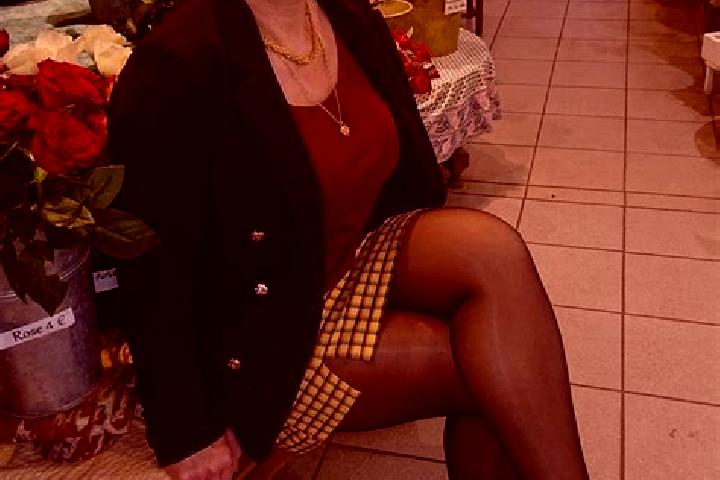 Elizabeth, 33, a red amber-eyed european companion based in Villaines-les-Rochers. Offering Party Girl, CIM, Fetish, Duos. Available for incall and outcall, ...