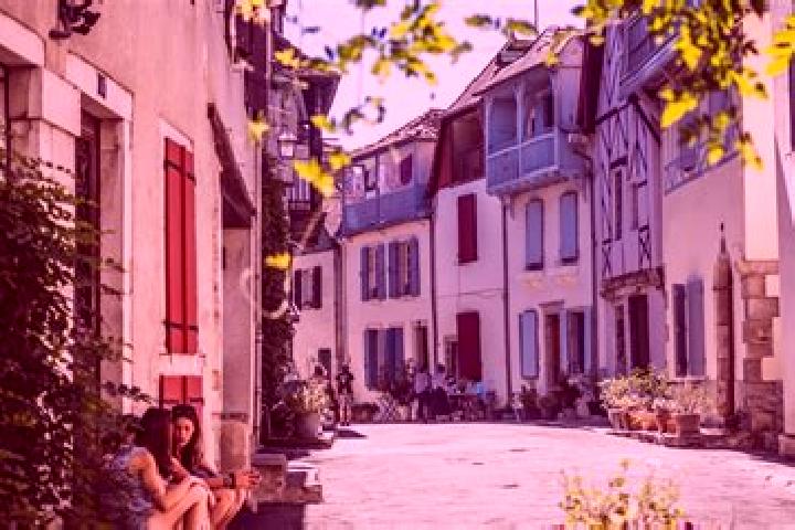 Elizabeth, 33 — Escort in Sauveterre-de-Bearn, France