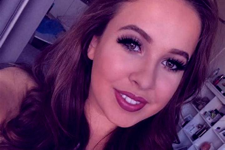 Elizabeth, 34, a auburn amber-eyed caucasian companion based in Oksa. Offering Striptease, A-Level, Party Girl, Couples. Available for incall and outcall, ov...