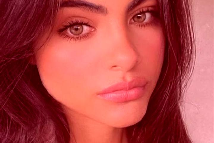 Elizabeth, 34, a black hazel-eyed caucasian companion based in Batorz. Offering Deep French Kissing, Travel Companion, Party Girl, Domination, Fetish. Availa...