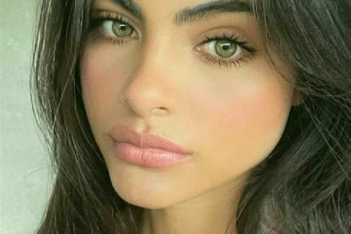 Elizabeth, 34, a brunette green-eyed caucasian companion based in Taftanaz. Offering Overnight, Party Girl, Girlfriend Experience. Available for incall and o...