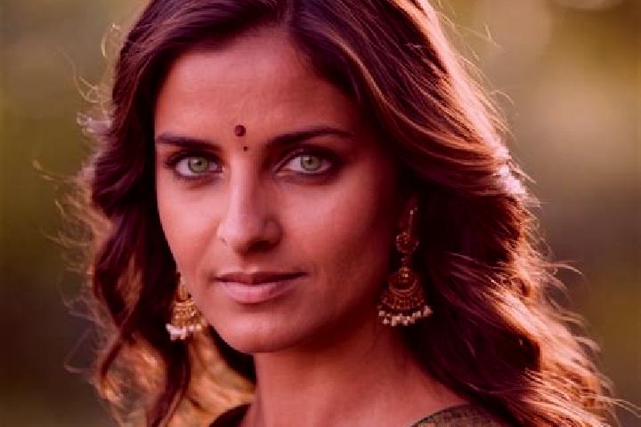 Elizabeth, 34, a brunette green-eyed indian companion based in Alunis. Offering 69, BDSM, Domination, CIM. Available for incall and outcall, day and evening ...
