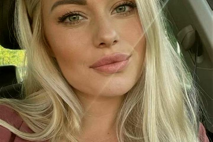 Elizabeth, 35, a blonde hazel-eyed mediterranean companion based in Ambasing. Offering Girlfriend Experience, BDSM, OWO, GFE, A-Level. Available for incall a...