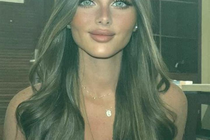 Elizabeth, 35, a brunette dark-eyed european companion based in Fontenais. Offering Prostate Massage, Domination, Deep French Kissing, Erotic Massage. Availa...
