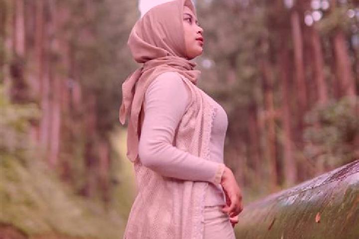 Elizabeth, 35 — Escort in Baturaden, Indonesia