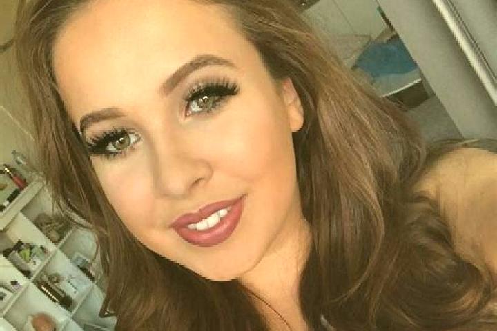 Elizabeth, 36, a blonde brown-eyed caucasian companion based in El Limon. Offering Dinner Date, Girlfriend Experience, GFE, Prostate Massage. Available for i...