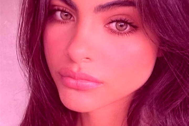 Elizabeth, 36, a red dark-eyed indian companion based in Vertesszolos. Offering GFE, Couples, Party Girl, CIM. Available for incall and outcall, day and even...