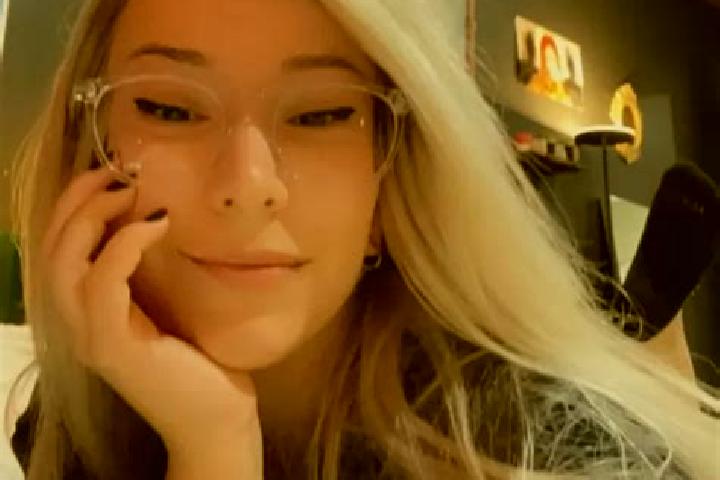 Elizabeth, 37, a blonde grey-eyed middle eastern companion based in Cavaillon. Offering Tantra, Roleplay, GFE. Available for incall and outcall, overnight bo...