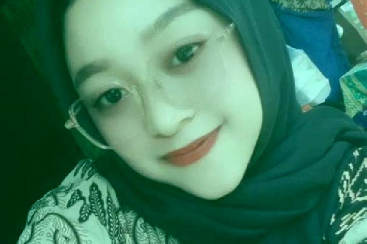 Elizabeth, 37 — Escort in Sambong, Indonesia