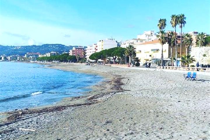 Elizabeth, 37 — Escort in San Bartolomeo al Mare, Italy