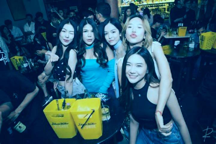 Elizabeth, 38, a brunette dark-eyed middle eastern companion based in Khon Kaen. Offering Party Girl, Fetish, Striptease. Available for incall and outcall, d...