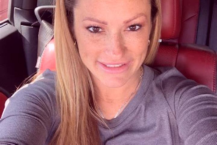 Elizabeth, 38, a dark blonde amber-eyed latina companion based in Dolina. Offering 69, Prostate Massage, Girlfriend Experience. Available for incall and outc...