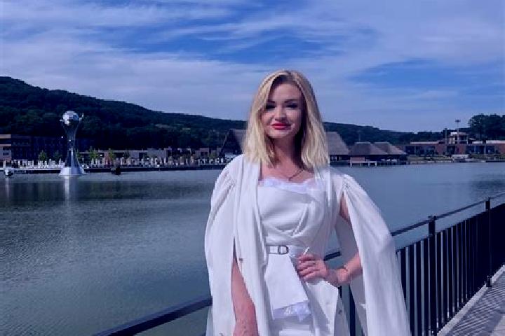 Elizabeth, 38 — Escort in Sokilnyky, Ukraine