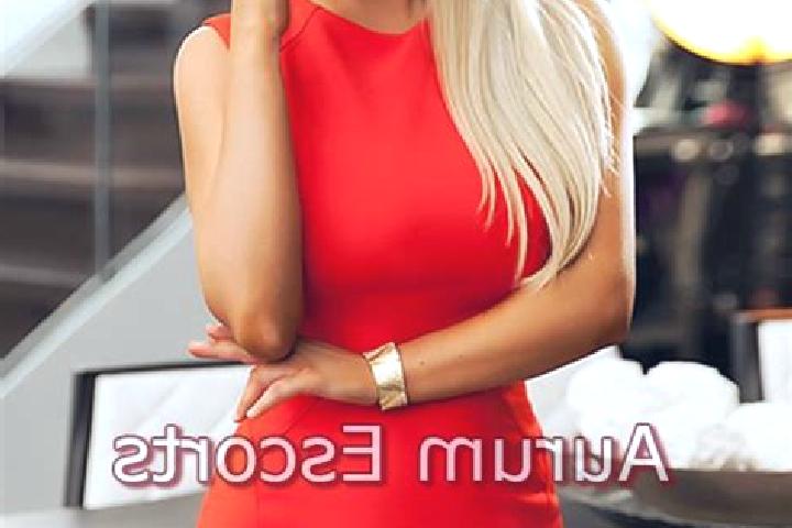 Elizabeth, 39, a blonde amber-eyed middle eastern companion based in Burela de Cabo. Offering Roleplay, A-Level, Domination. Available for incall and outcall...