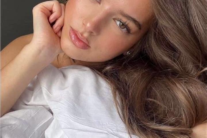 Elizabeth, 39, a brunette hazel-eyed slavic companion based in Beregazzo con Figliaro. Offering Prostate Massage, Massage, OWO, CIM. Available for incall and...