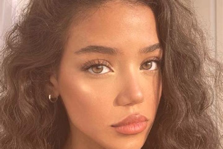 Ella, 20, a black brown-eyed mixed companion based in Tofta. Offering Party Girl, CIM, Dinner Date. Available for incall and outcall, day and evening dates.