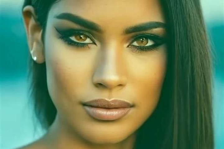 Ella, 20, a blonde amber-eyed latina companion based in Powhatan Point. Offering GFE, Striptease, Dinner Date. Available for incall and outcall, overnight bo...