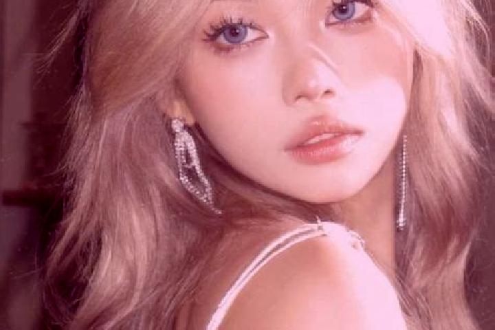 Ella, 20, a blonde dark-eyed asian companion based in Bocigas. Offering Girlfriend Experience, CIM, Tantra, Fetish. Available for incall and outcall, day and...