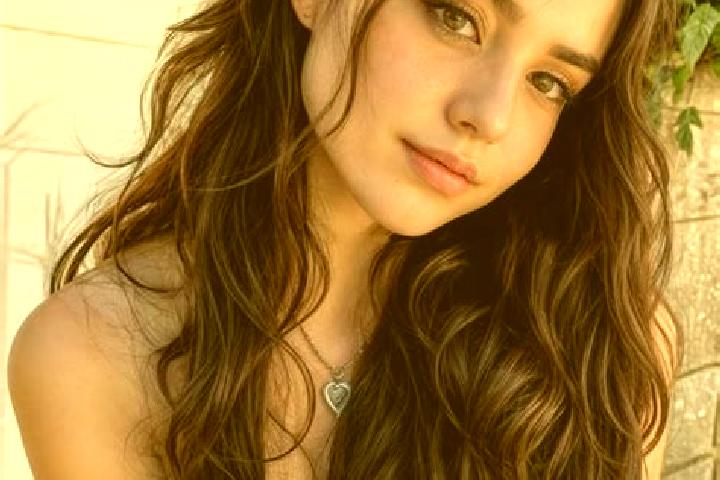 Ella, 20, a dark blonde hazel-eyed middle eastern companion based in Beaverton. Offering GFE, Massage, A-Level, Erotic Massage. Available for incall and outc...