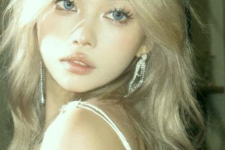 Ella, 20, a platinum blonde grey-eyed asian companion based in Shangshuai. Offering CIM, Tantra, Duos. Available for incall and outcall, day and evening dates.