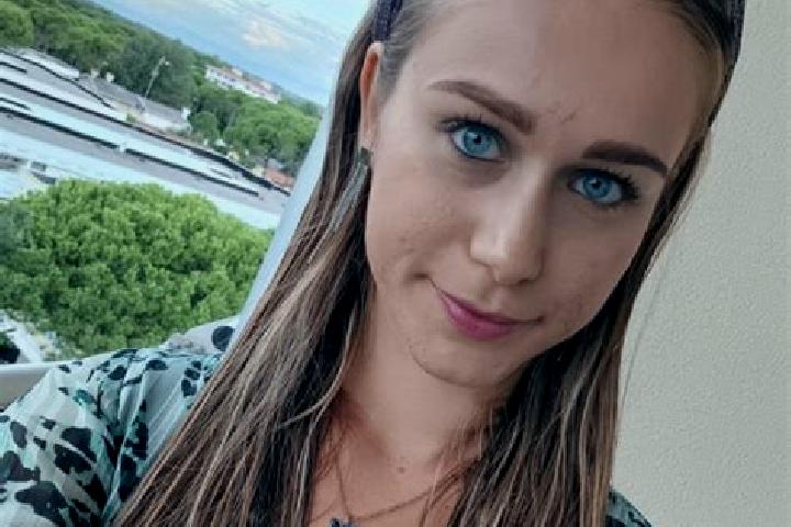 Ella, 20 — Escort in Casalmorano, Italy
