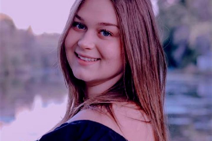 Ella, 20 — Escort in Cedarburg, United States