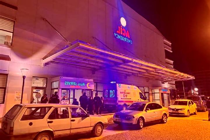 Ella, 20 — Escort in Esiroglu, Turkey