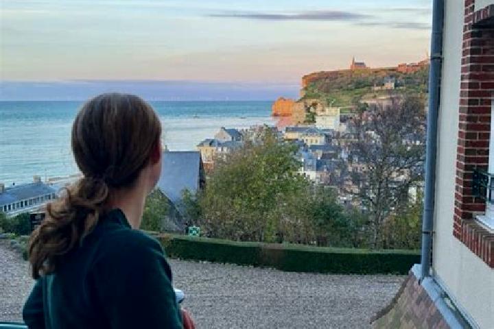 Ella, 20 — Escort in Etretat, France