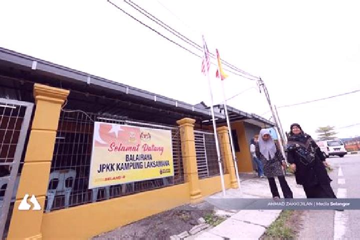 Ella, 20 — Escort in Kampung Laksamana, Indonesia