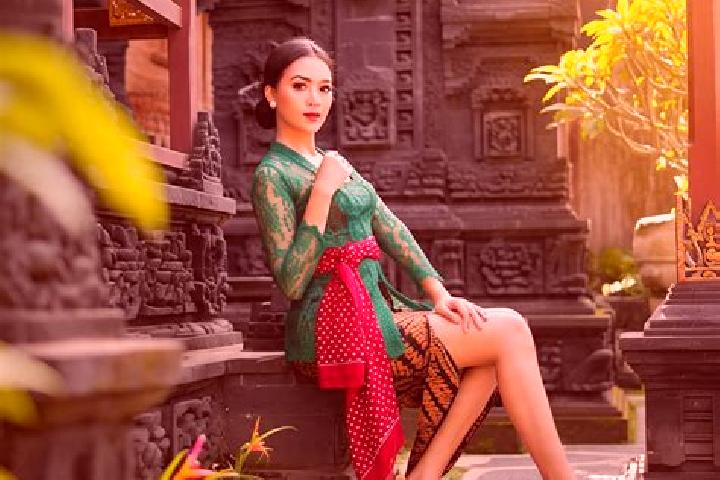 Ella, 20 — Escort in Sorendiweri, Indonesia
