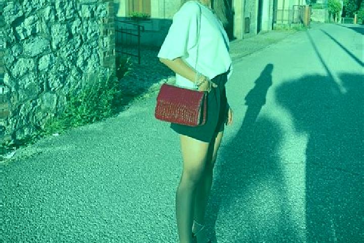 Ella, 20 — Escort in Suharau, Romania