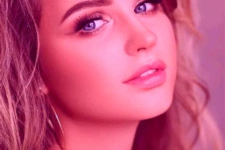 Ella, 21, a dark blonde blue-eyed slavic companion based in Simpang. Offering A-Level, Erotic Massage, CIM. Available for incall and outcall, day and evening...