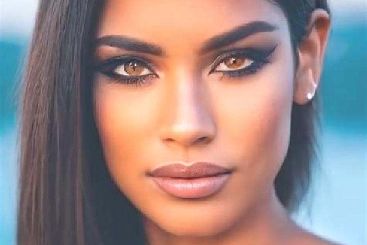 Ella, 21, a red brown-eyed latina companion based in Sobeslav. Offering Couples, Party Girl, Massage. Available for incall and outcall, day and evening dates.