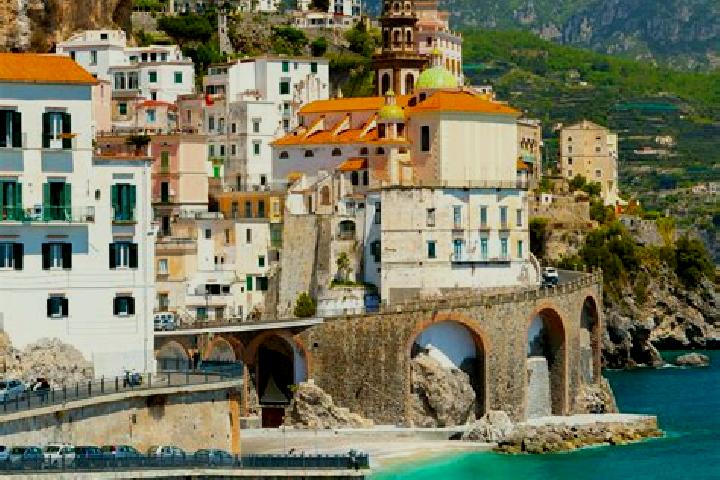 Ella, 21 — Escort in Belveglio, Italy