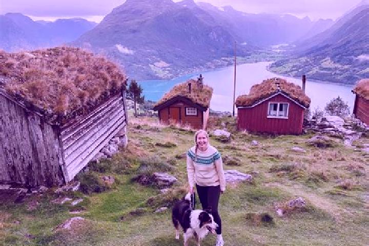 Ella, 21 — Escort in Botngard, Norway