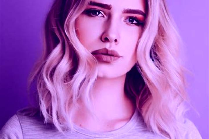 Ella, 21 — Escort in Dobre, Czech Republic
