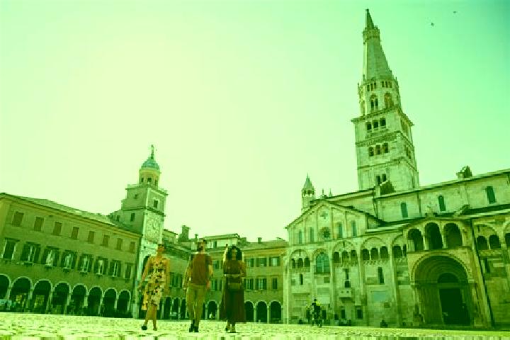 Ella, 21 — Escort in Grezzago, Italy