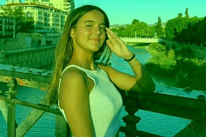 Ella, 21 — Escort in L Alqueria de la Comtessa, Spain