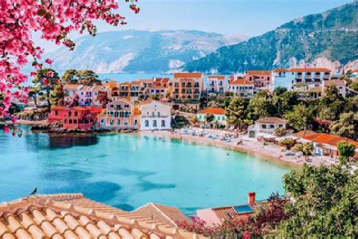 Ella, 21 — Escort in Lekhaio, Greece